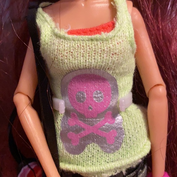 Project Mc2 Camryn's Skateboard Core Doll - Picture 3 of 12